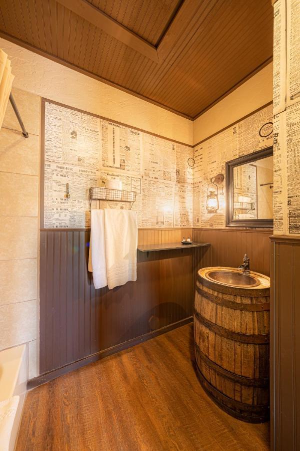 Miners Cabin #4 - King Bed - Private Balcony With Views Tombstone Exteriör bild