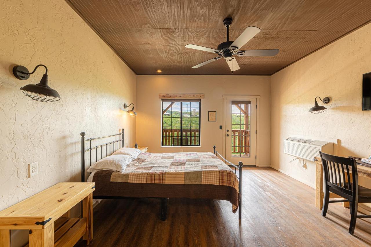 Miners Cabin #4 - King Bed - Private Balcony With Views Tombstone Exteriör bild