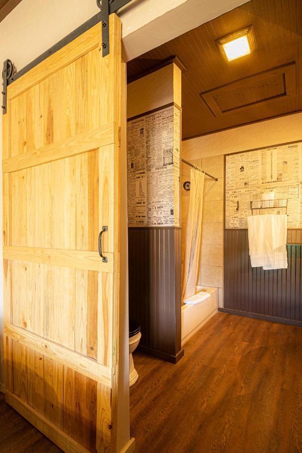 Miners Cabin #4 - King Bed - Private Balcony With Views Tombstone Exteriör bild